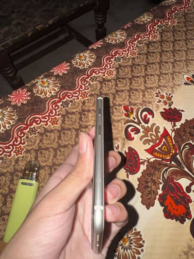 Apple iPhone SE