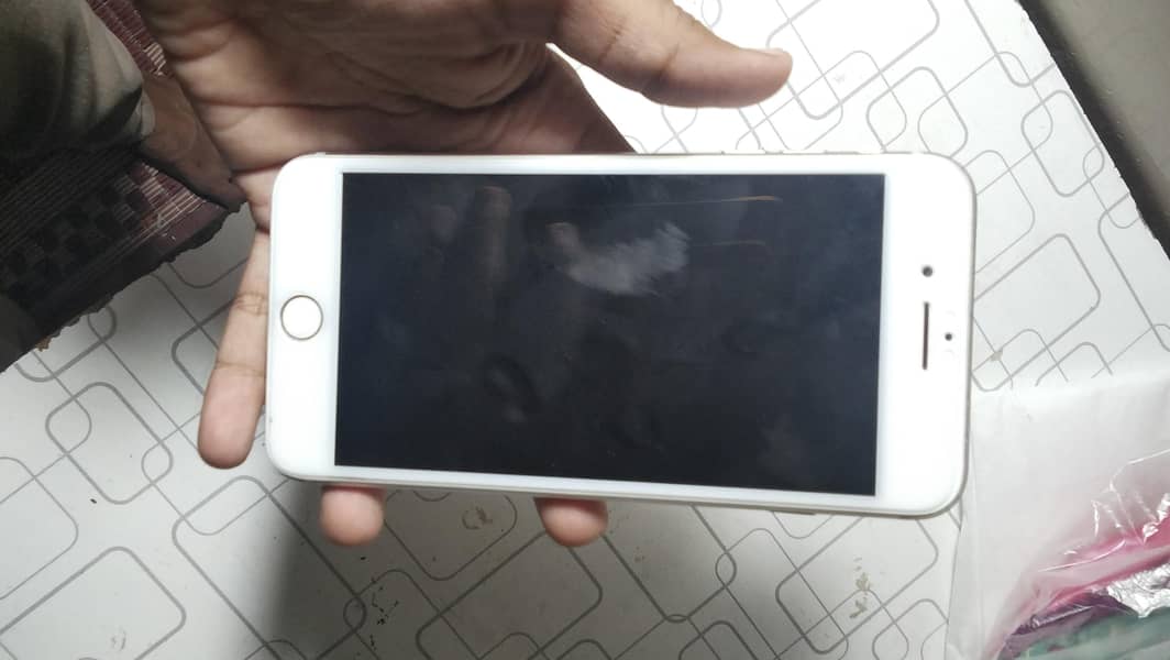 Apple iPhone 7 Plus 4