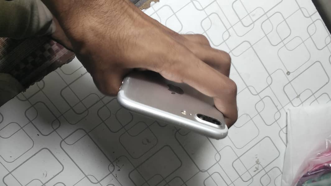 Apple iPhone 7 Plus 5