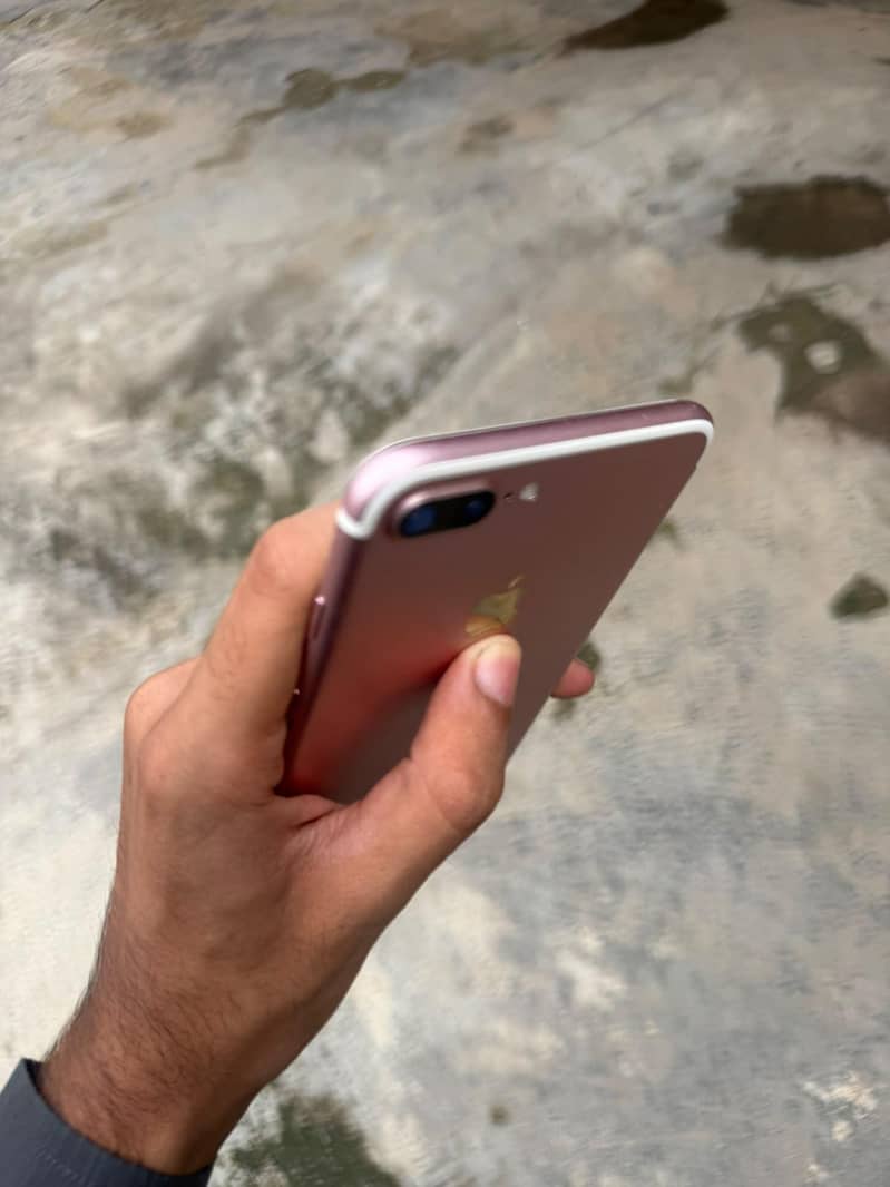 Apple iPhone 7 Plus 1