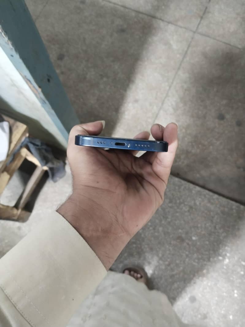 Apple iPhone 12 3