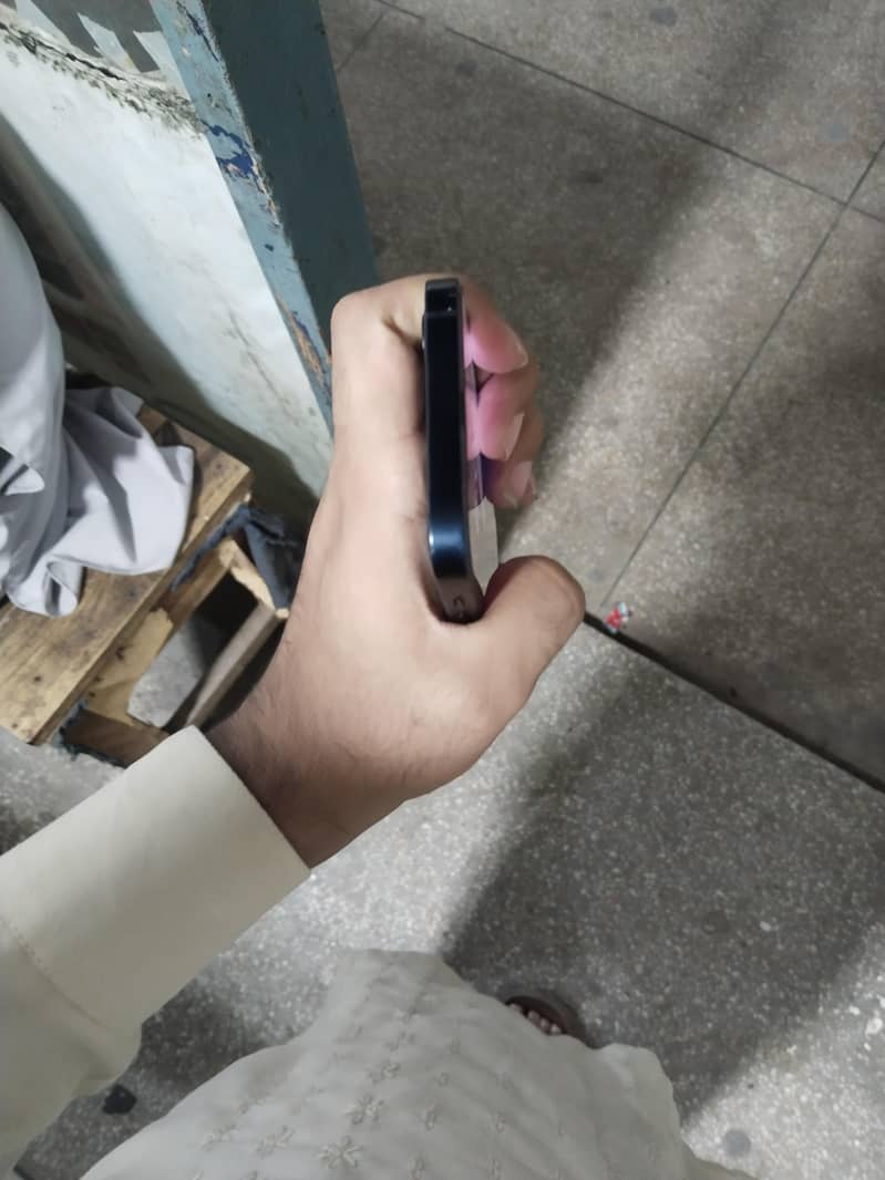 Apple iPhone 12 4