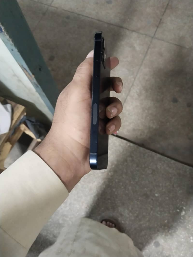 Apple iPhone 12 5