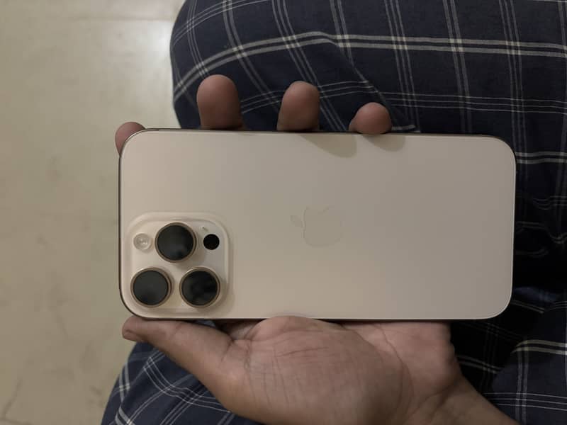 Apple iPhone 16 Pro Max 0