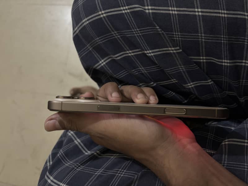 Apple iPhone 16 Pro Max 4
