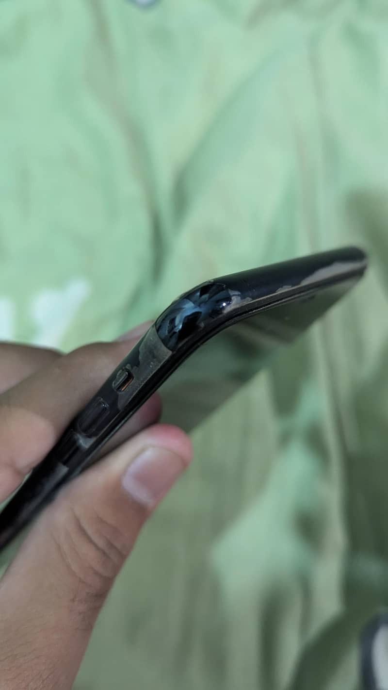 Apple iPhone 11 Pro Max 4