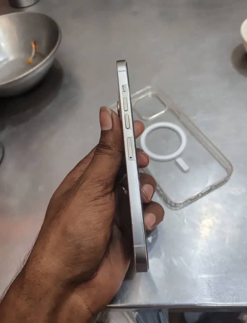 Apple iPhone 13 Pro Max 3