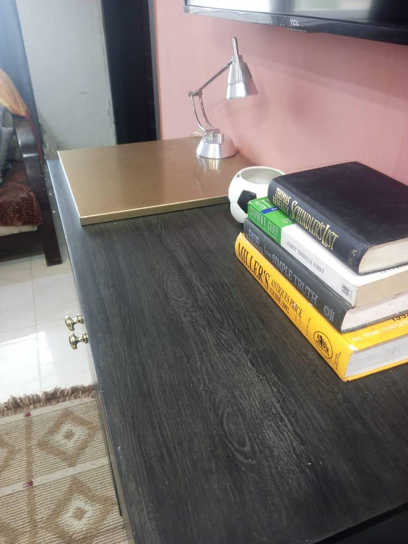 Good condition table 7