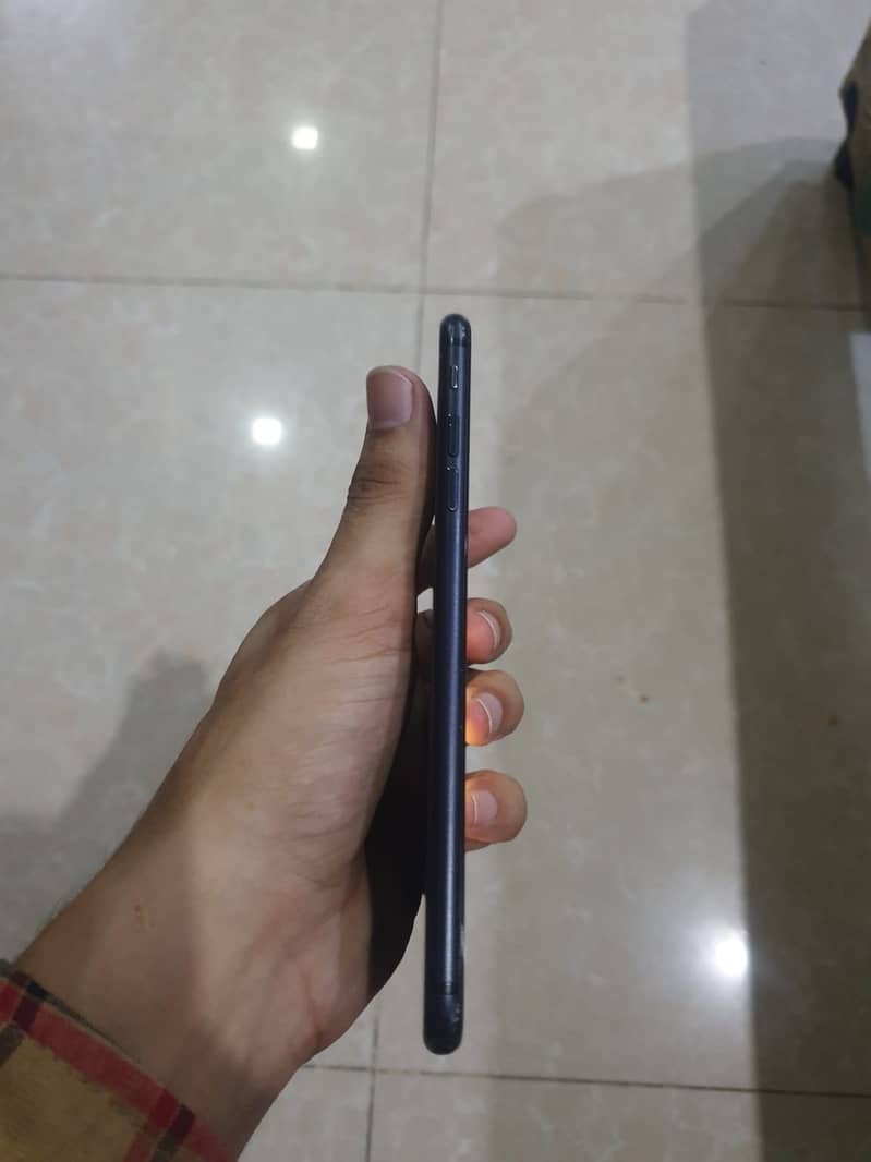 Apple iPhone 7 Plus 0