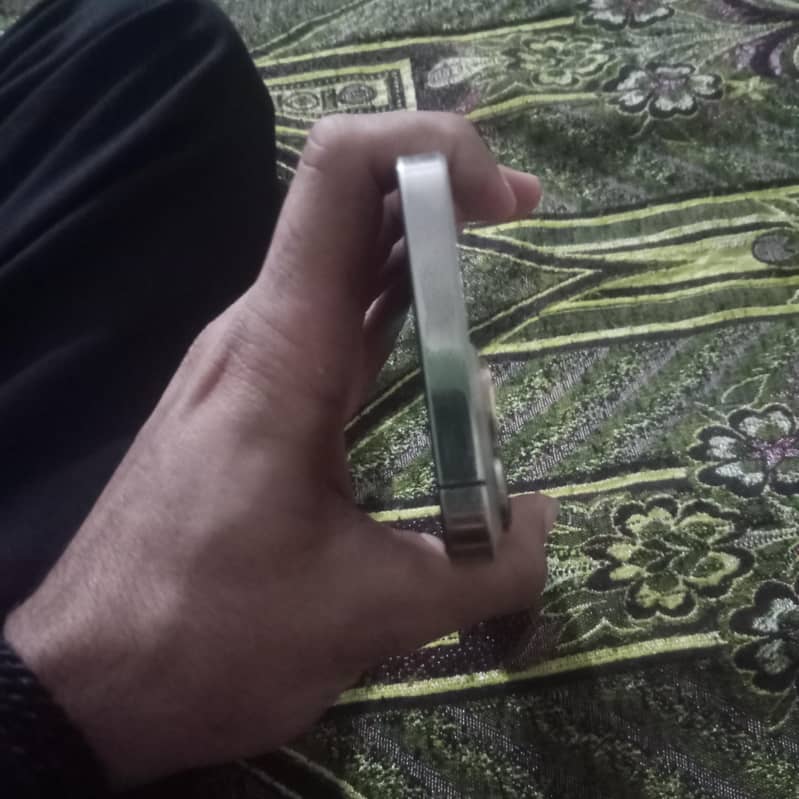 Apple iPhone XR 7