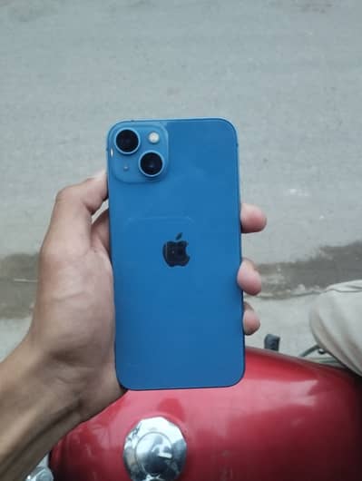 Apple iPhone 13