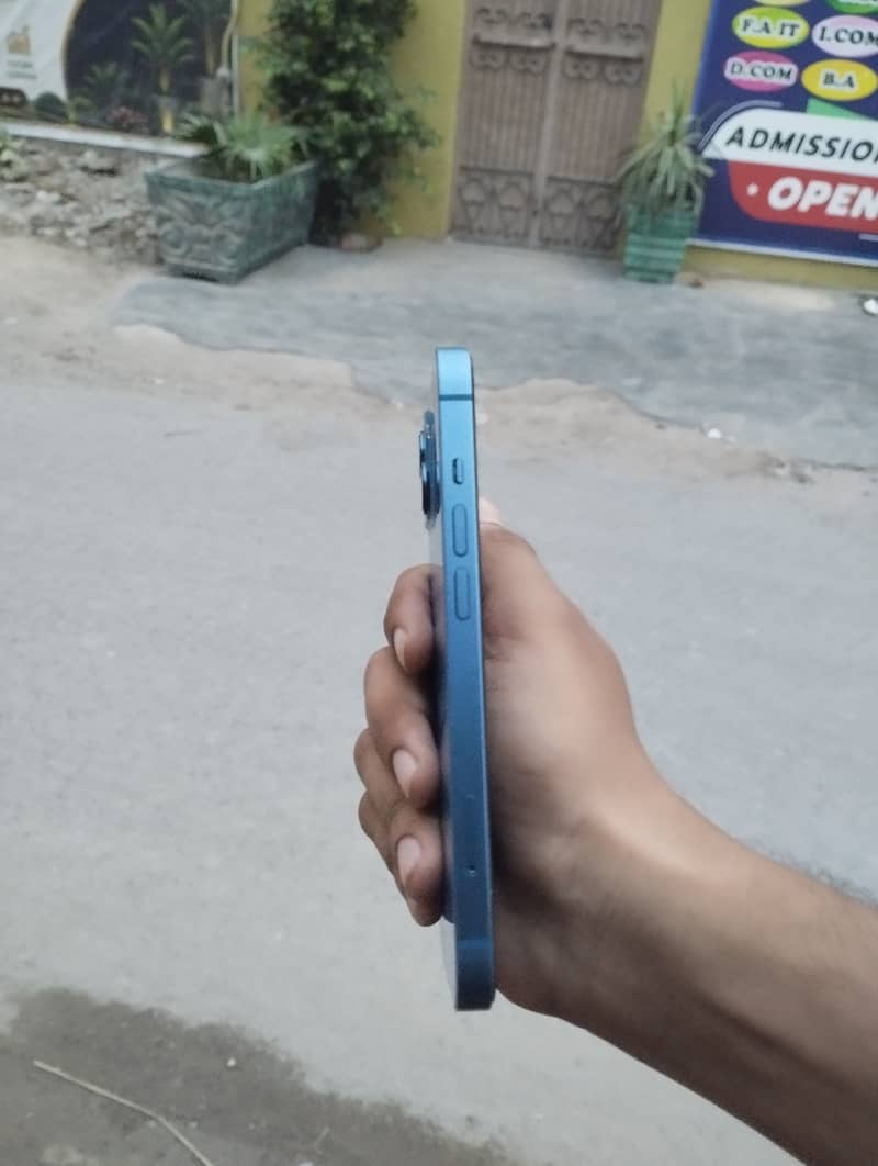 Apple iPhone 13 1