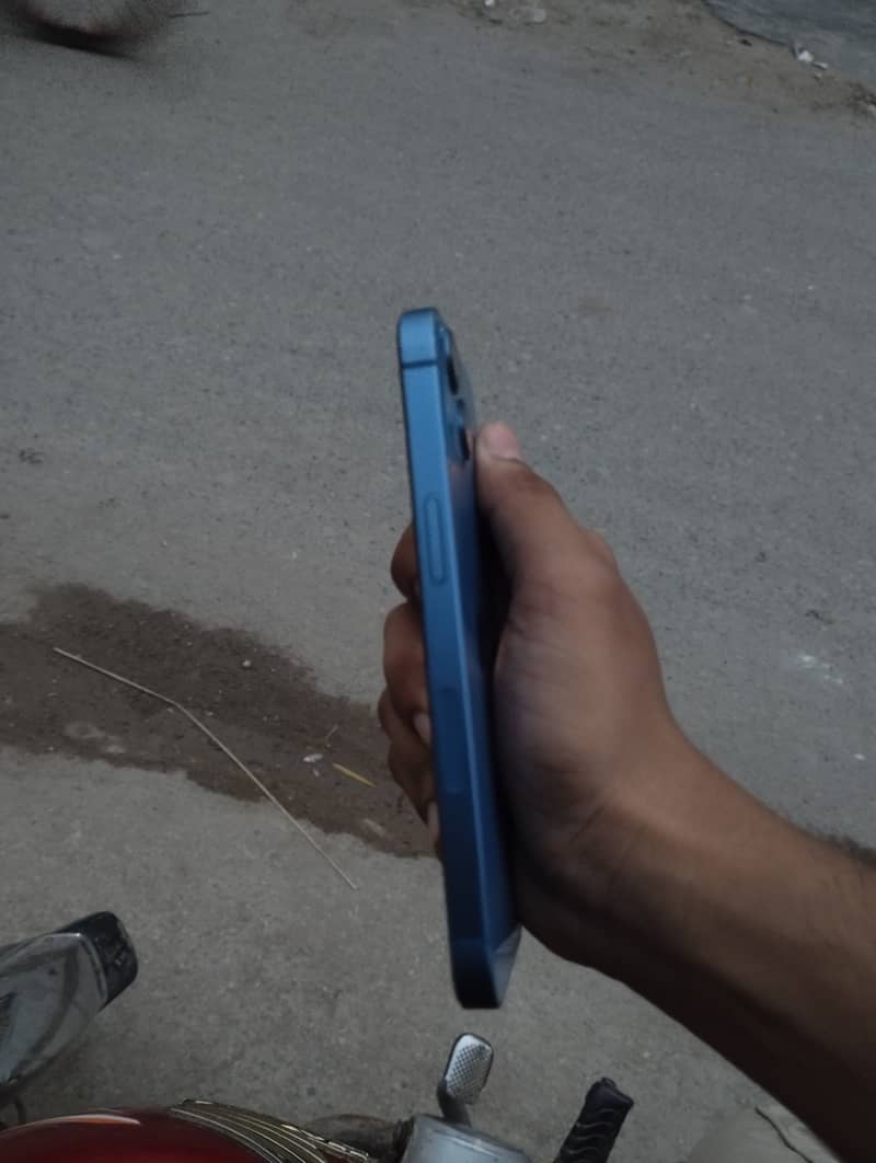 Apple iPhone 13 2