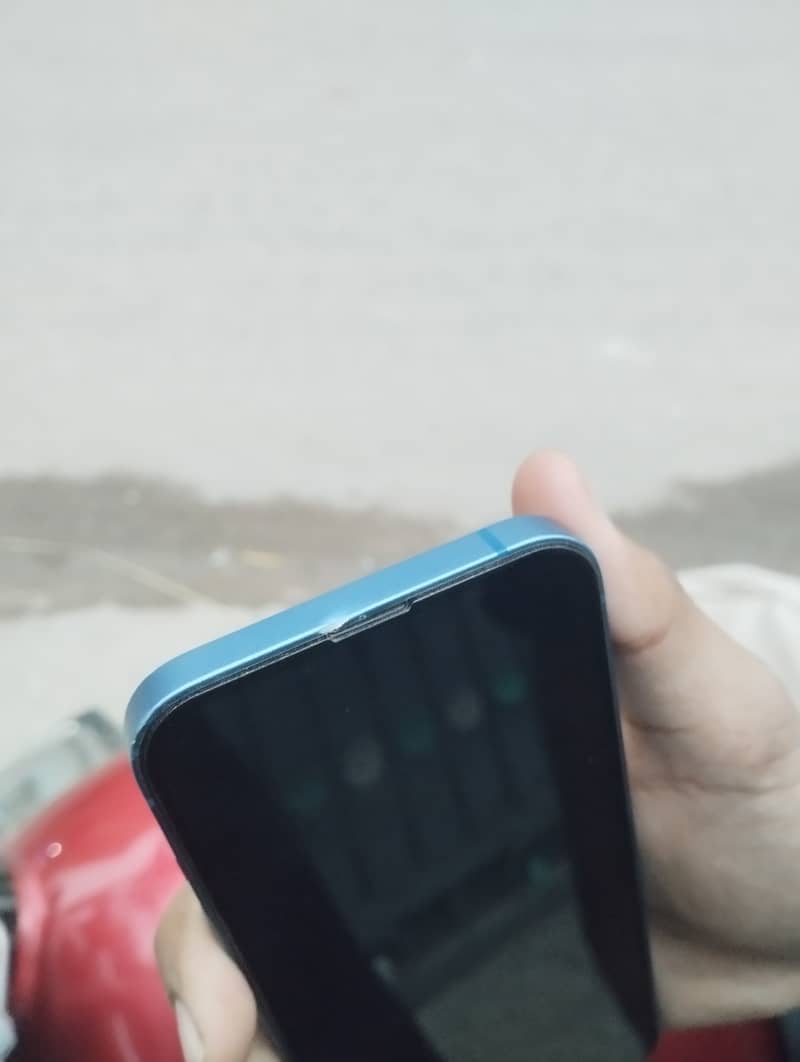 Apple iPhone 13 4