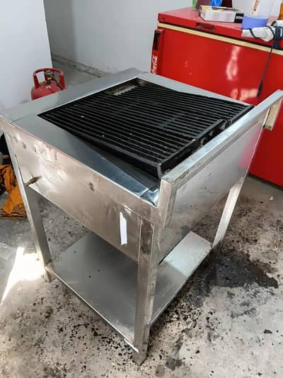Grill counter (2 by 2.5) ft +10 kg new cylender + pipes with regulator