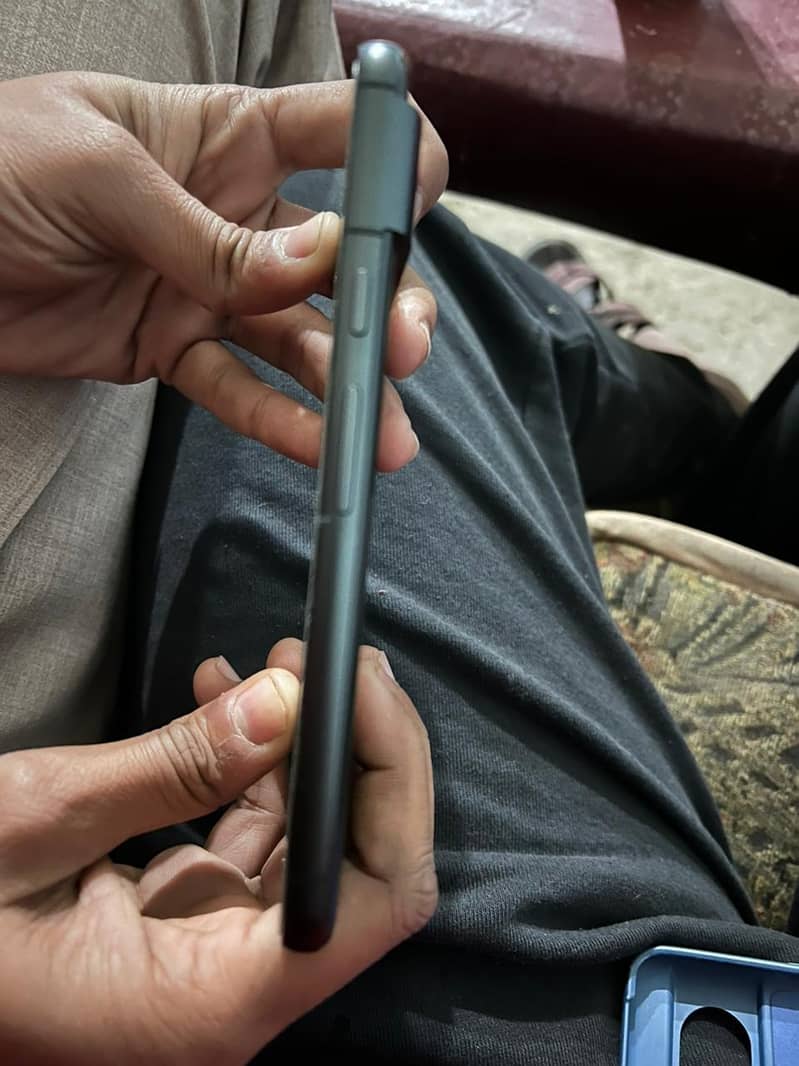 Google Pixel 8 4
