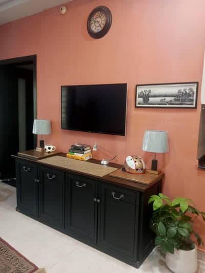 Interwood ceredenza console table in very good condition