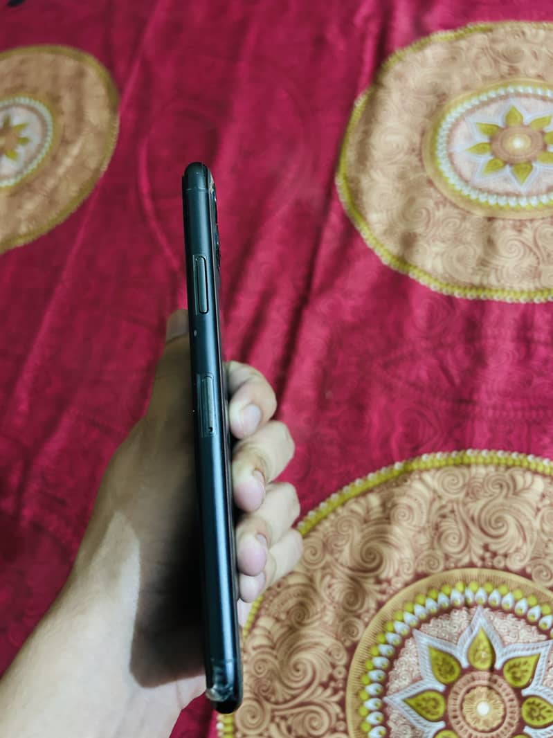 Apple iPhone 11 Pro Max 4