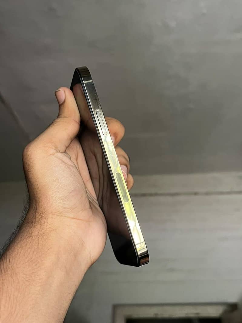 Apple iPhone 12 Pro 4