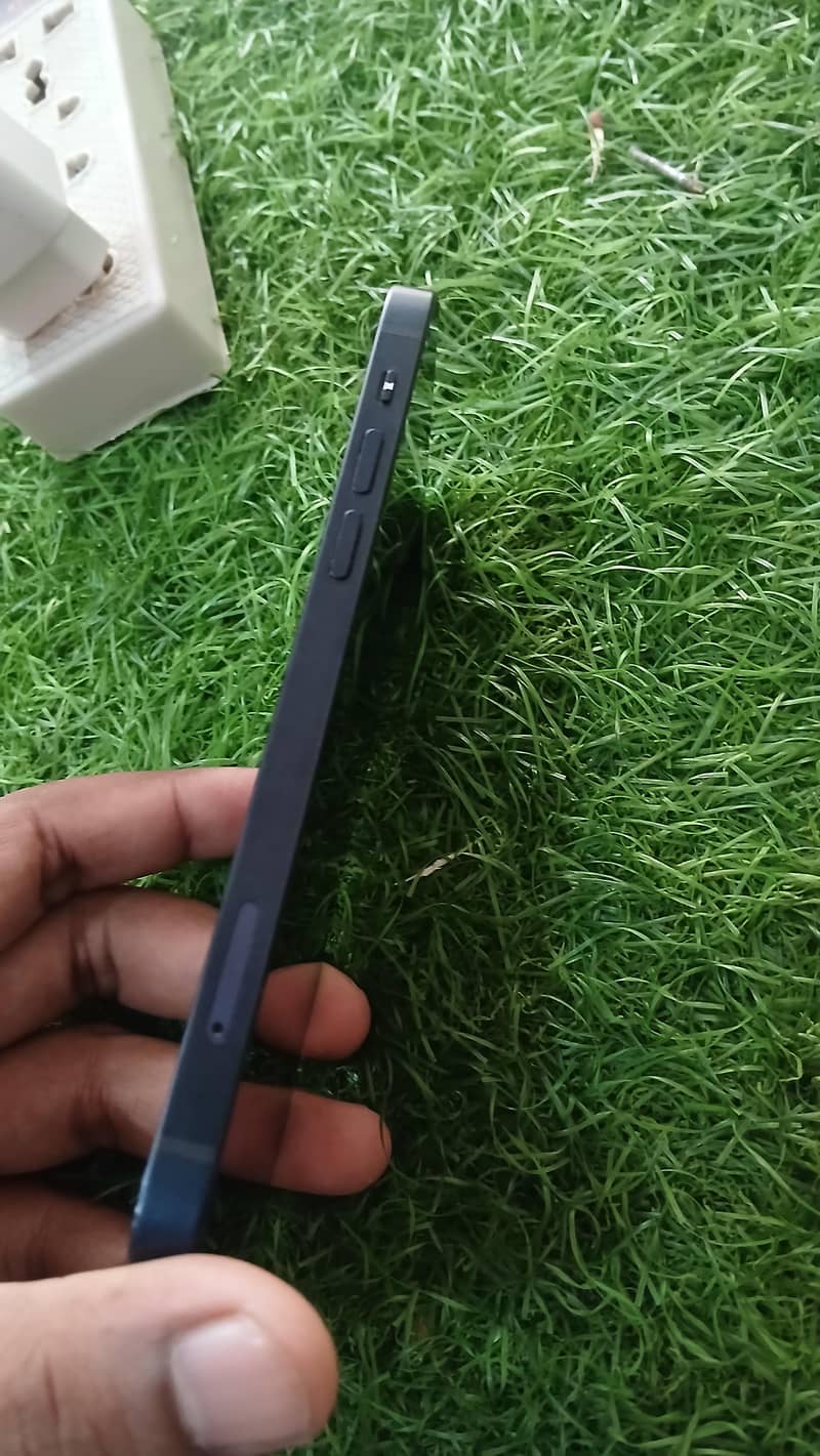 Apple iPhone 12 3