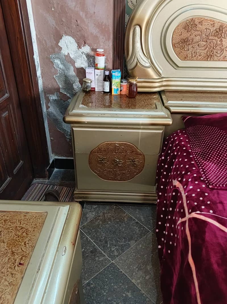 King size bed 3