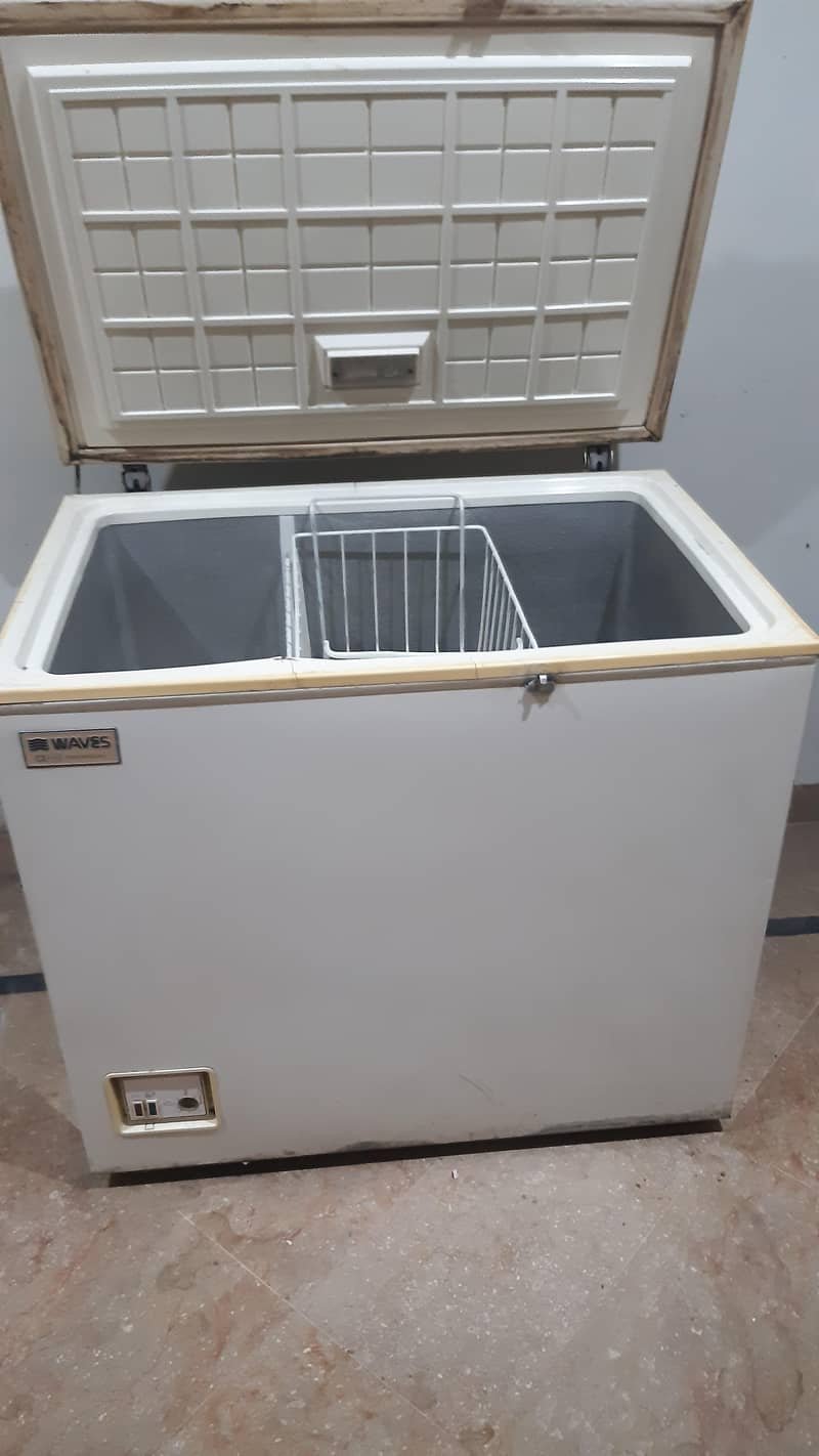 Waves deep freezer 0