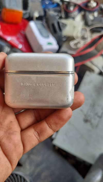 original  bang &  olufsen E8 charging case