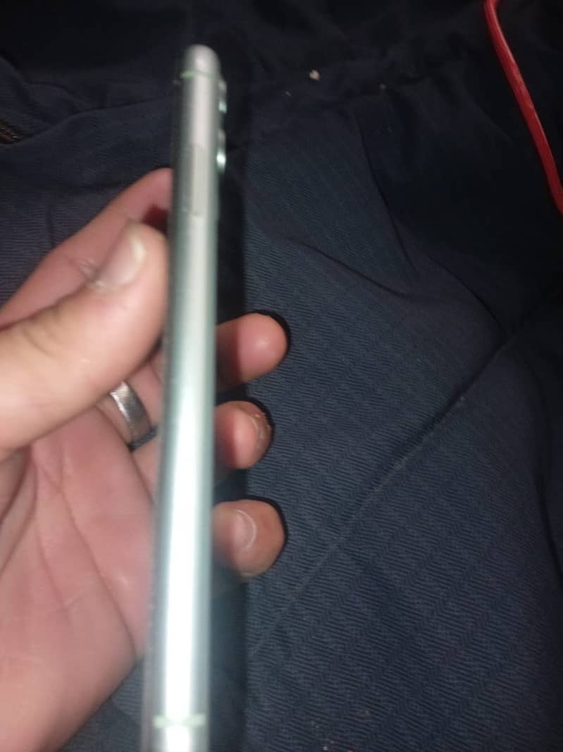 Apple iPhone 11 4