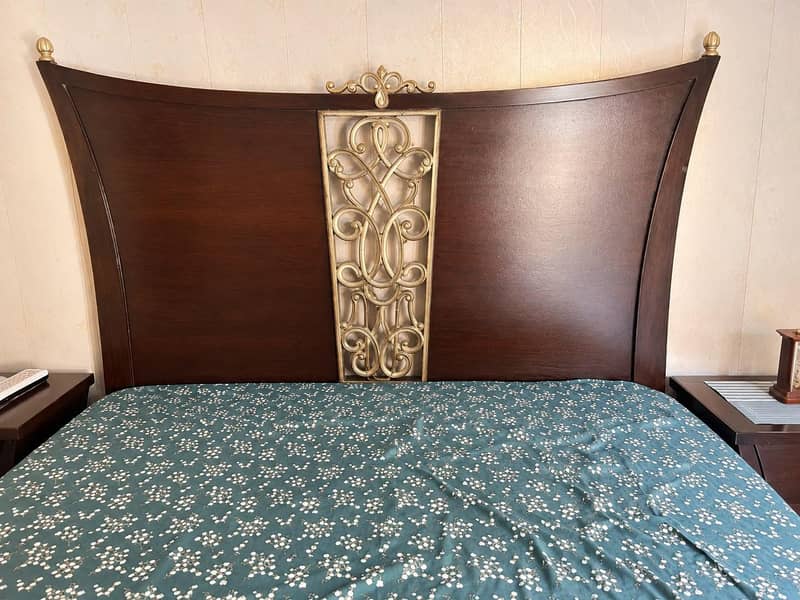 Bed Set | King size bed + 2 bedside tables + dressing table 0
