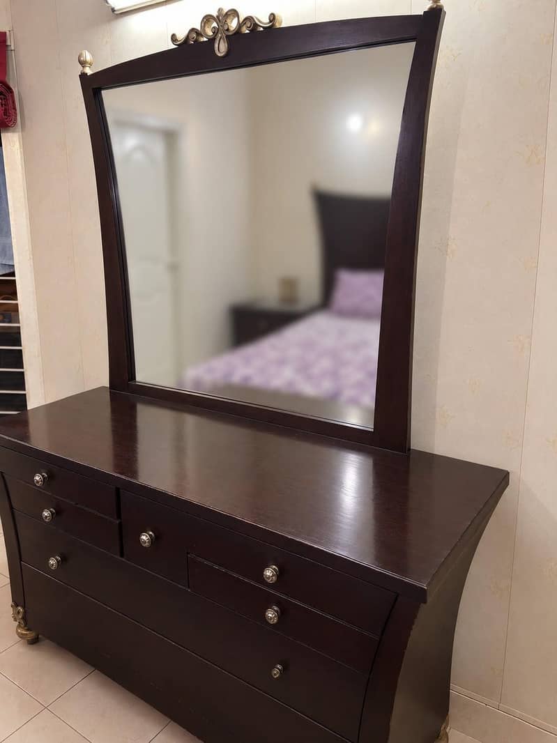 Bed Set | King size bed + 2 bedside tables + dressing table 1