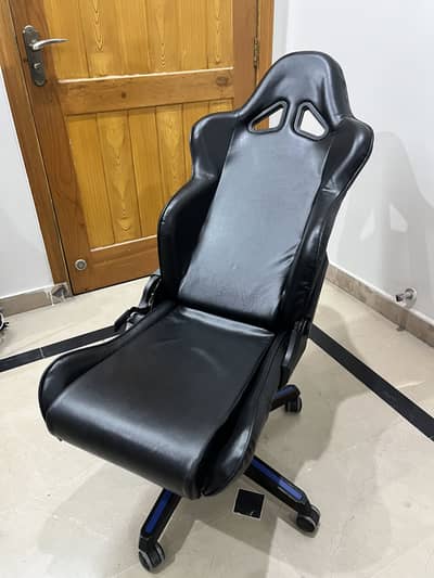 DX Racer Leather Gaming Chair New Condition