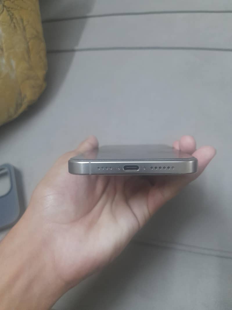 Apple iPhone 15 Pro Max 0