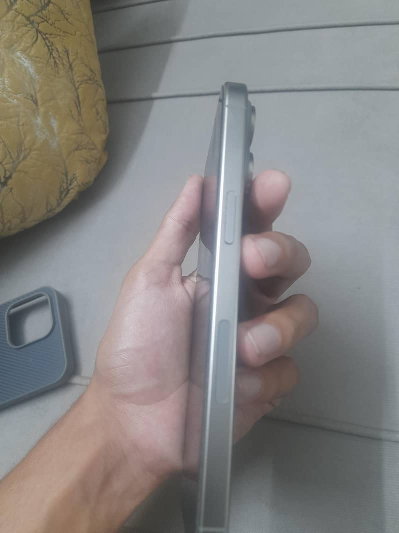Apple iPhone 15 Pro Max 2