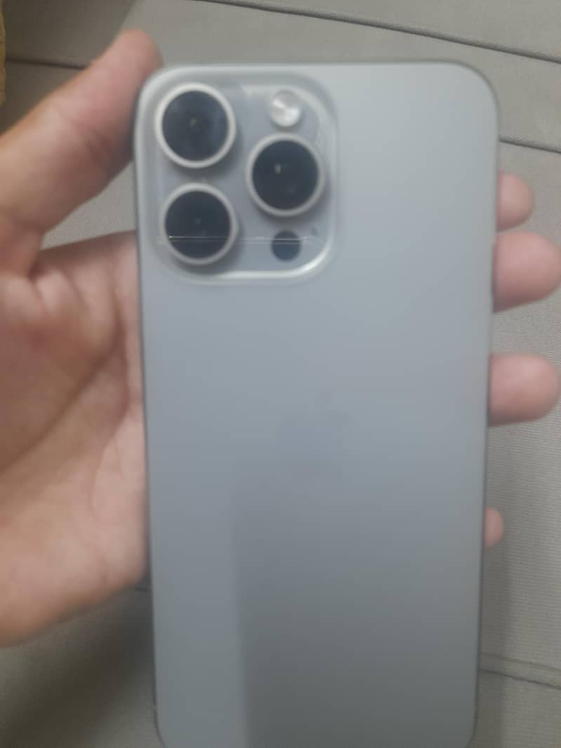 Apple iPhone 15 Pro Max 4