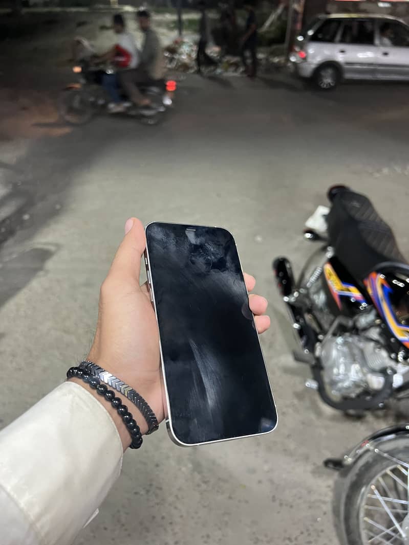 Apple iPhone 12 Pro Max 4