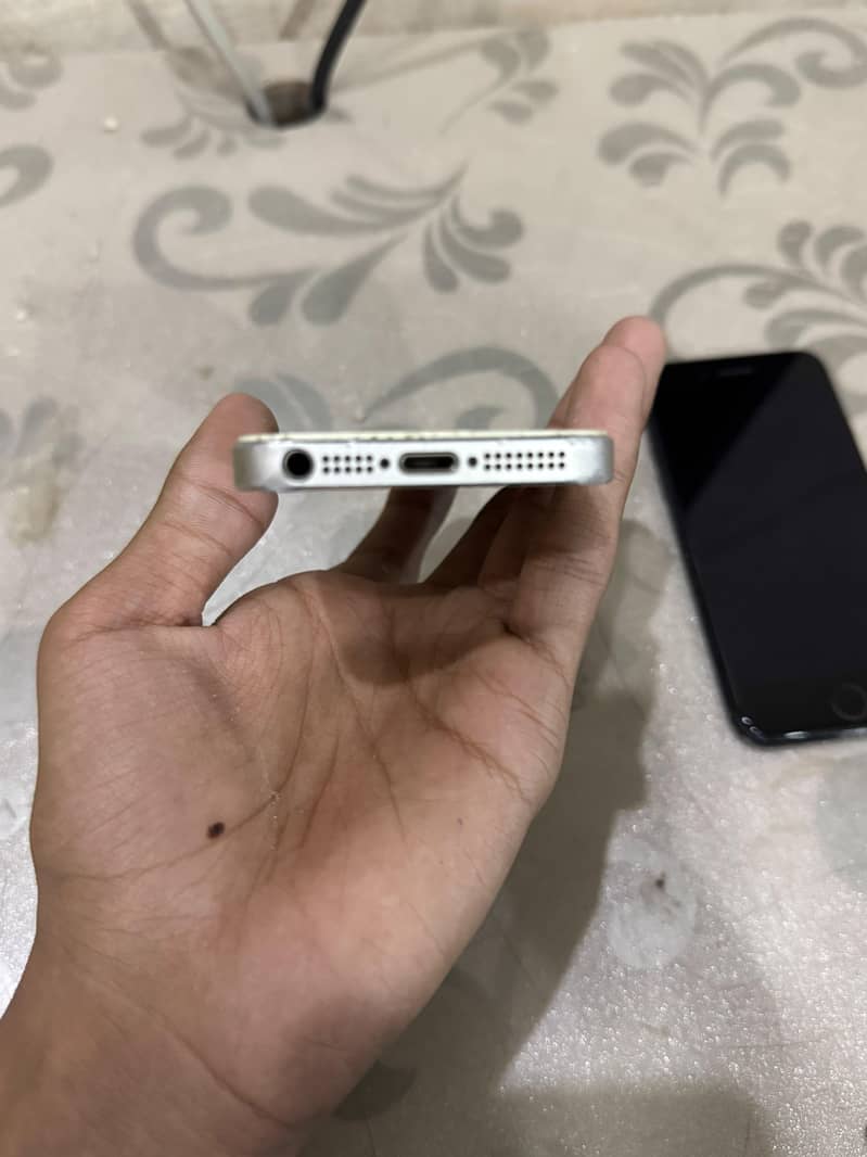Apple iPhone 7 2