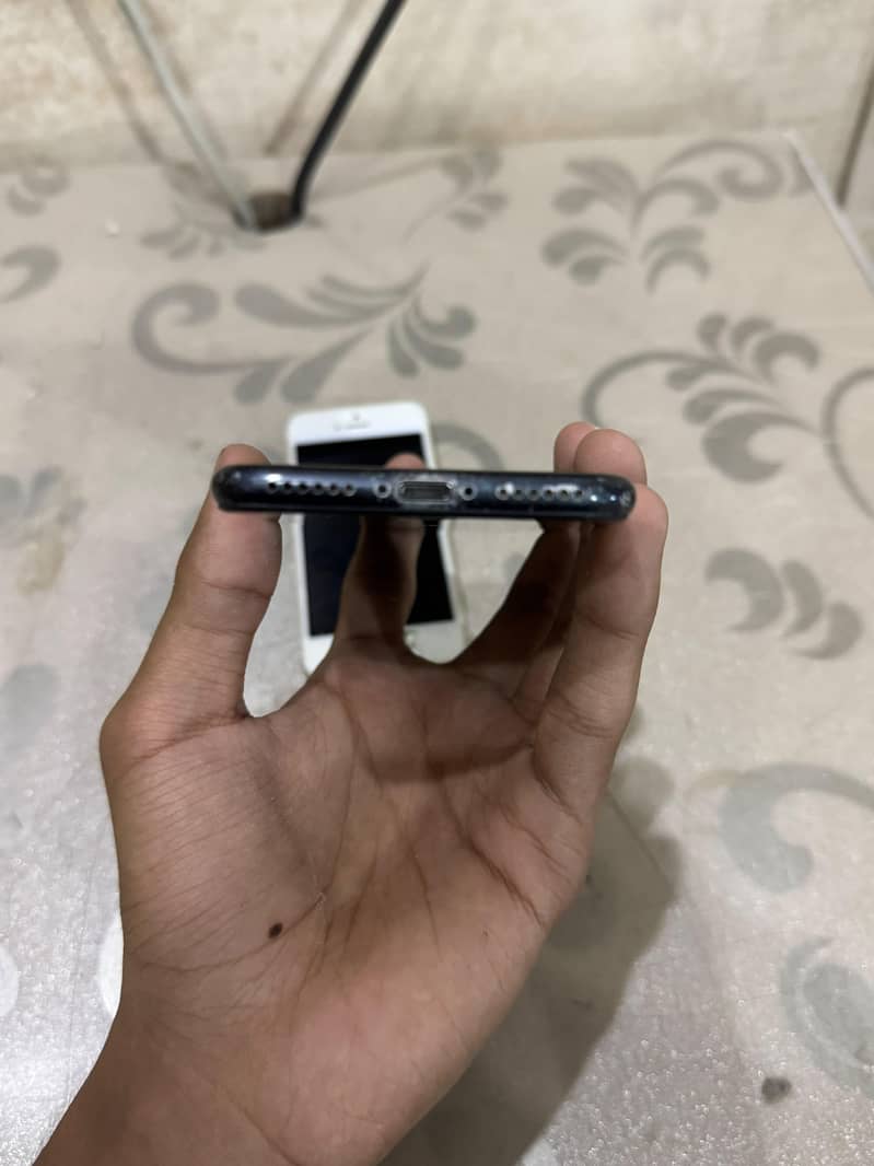 Apple iPhone 7 3