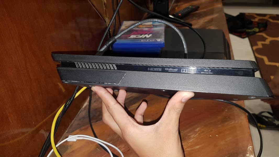 ps4 slim 1