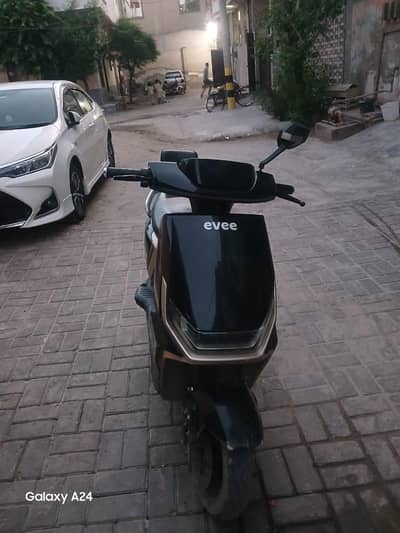 Evee GenZ 2025 model Condition 10/8 Graphine battery 11000 km chal gyi