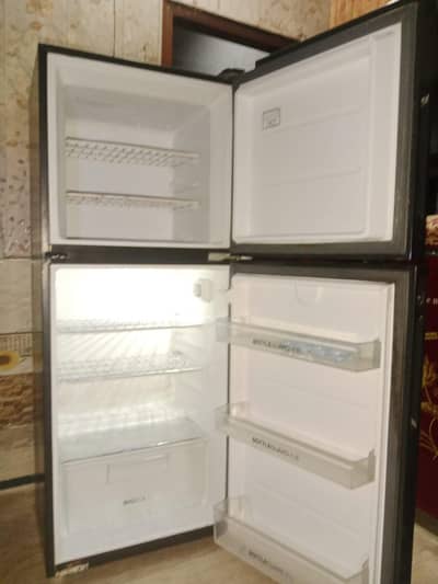 Small / 8–9 Cubic Feet Models HRF-246 EPR