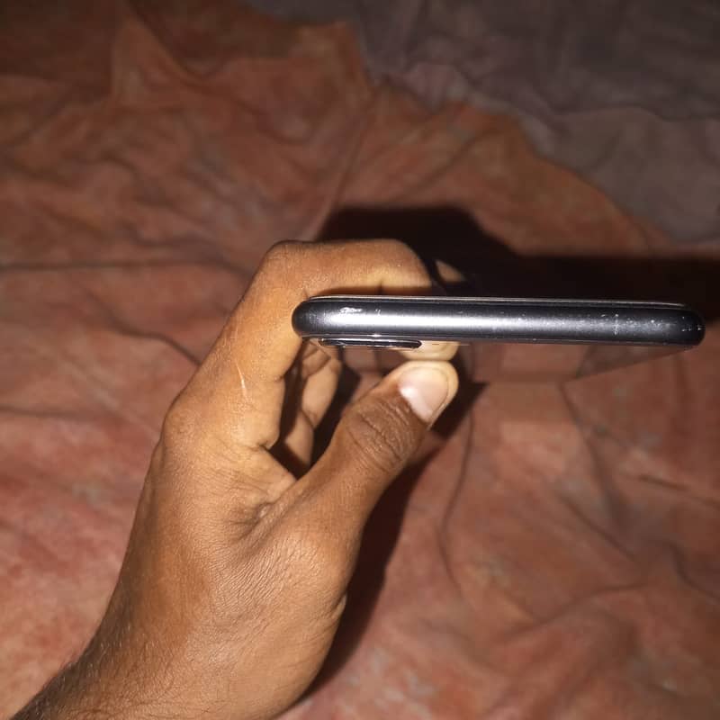 Apple iPhone 8 Plus 4