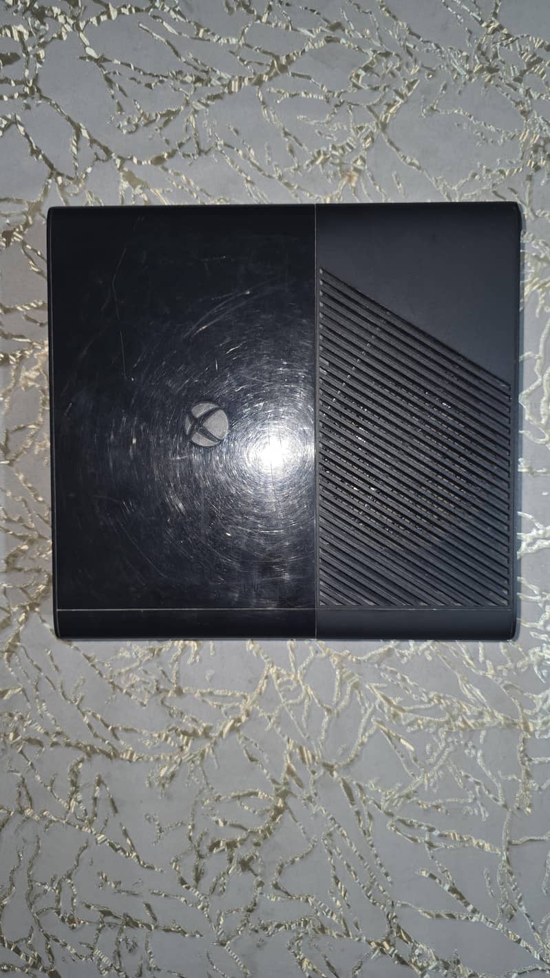 Xbox 360 E 4