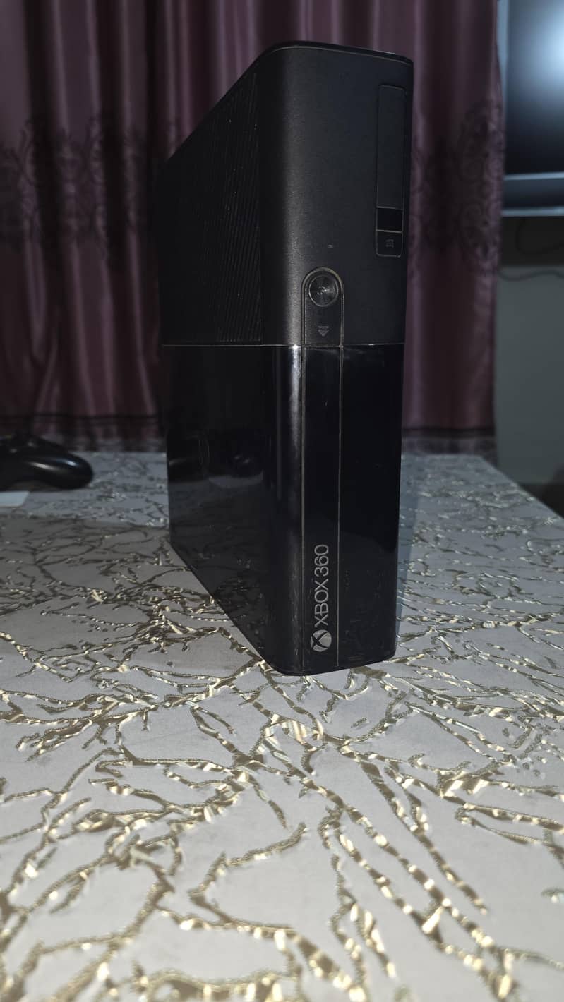 Xbox 360 E 5