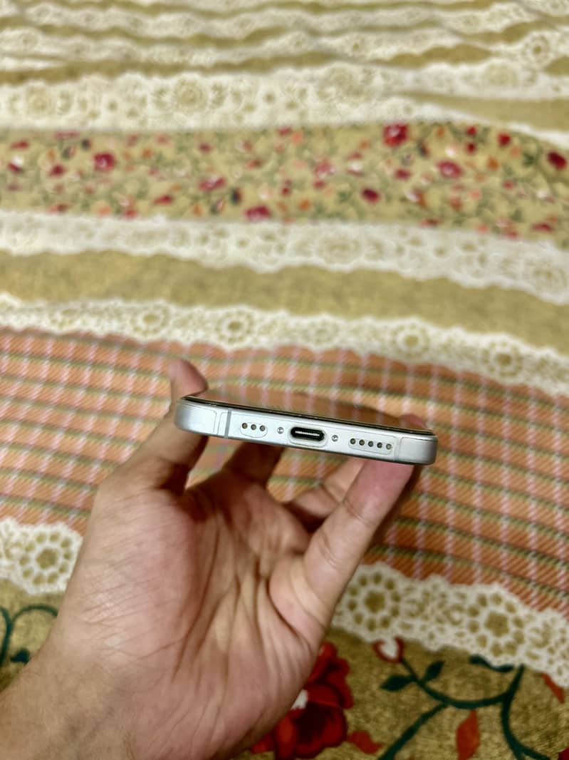 Apple iPhone 17 4