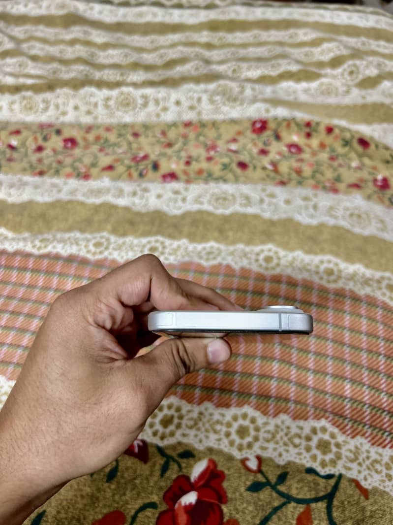 Apple iPhone 17 5
