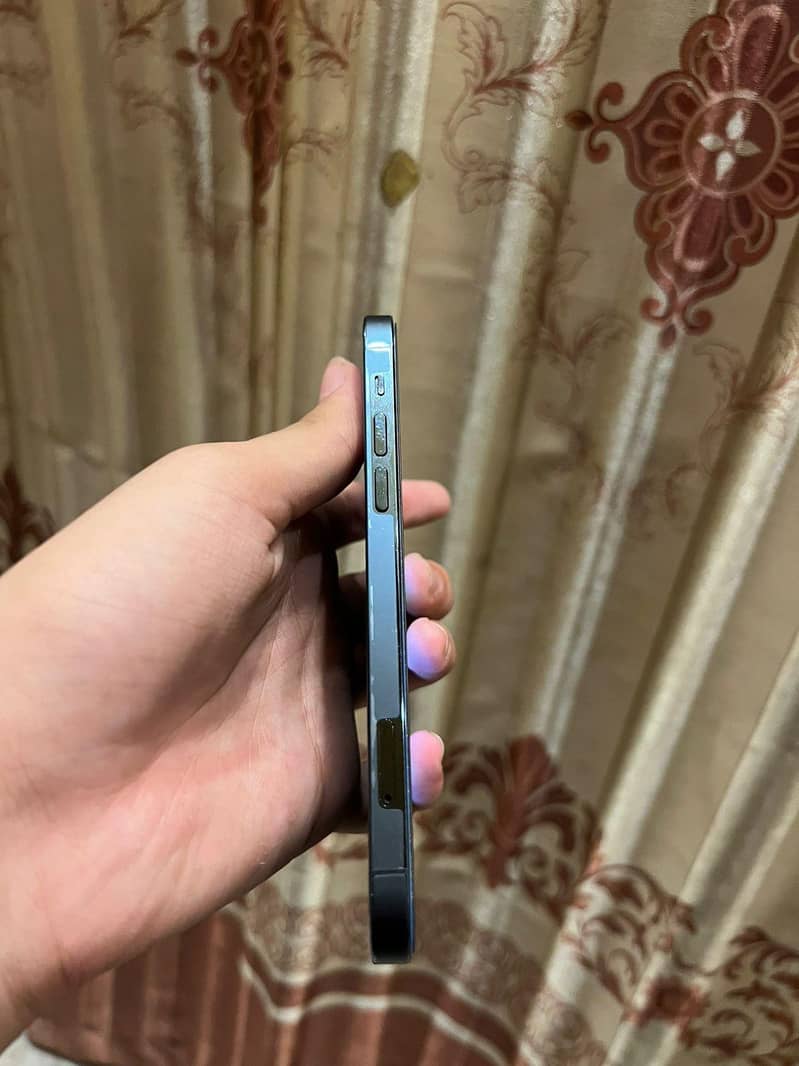Apple iPhone 12 Pro 2