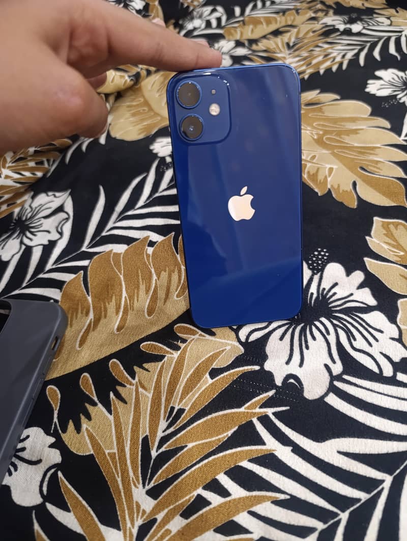 Apple iPhone 12 mini 4