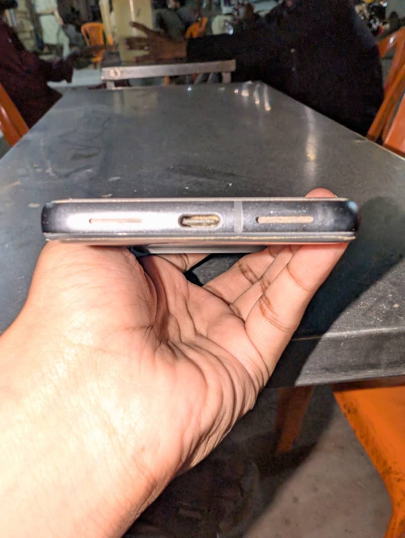 Google Pixel 8 4