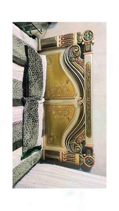 King size bed dressing