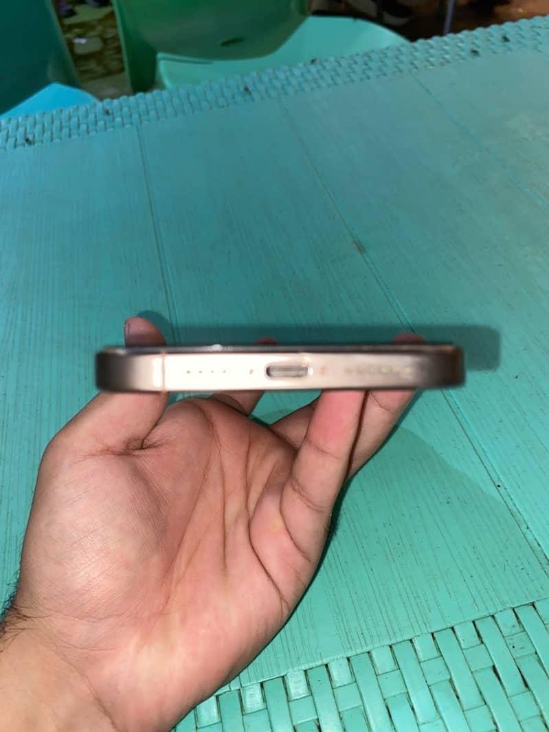 Apple iPhone 16 Pro Max 3